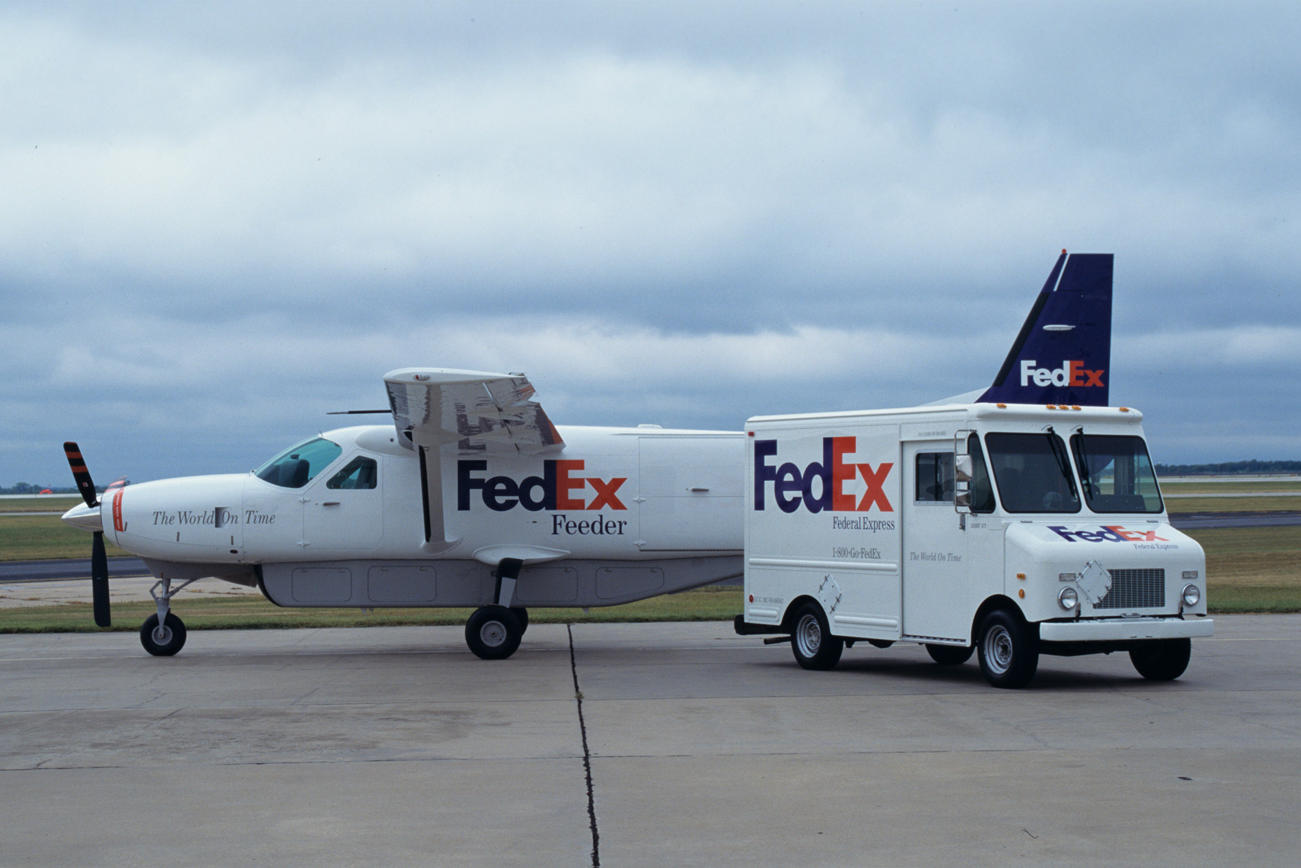 Mobile Service truck supporting aircraft